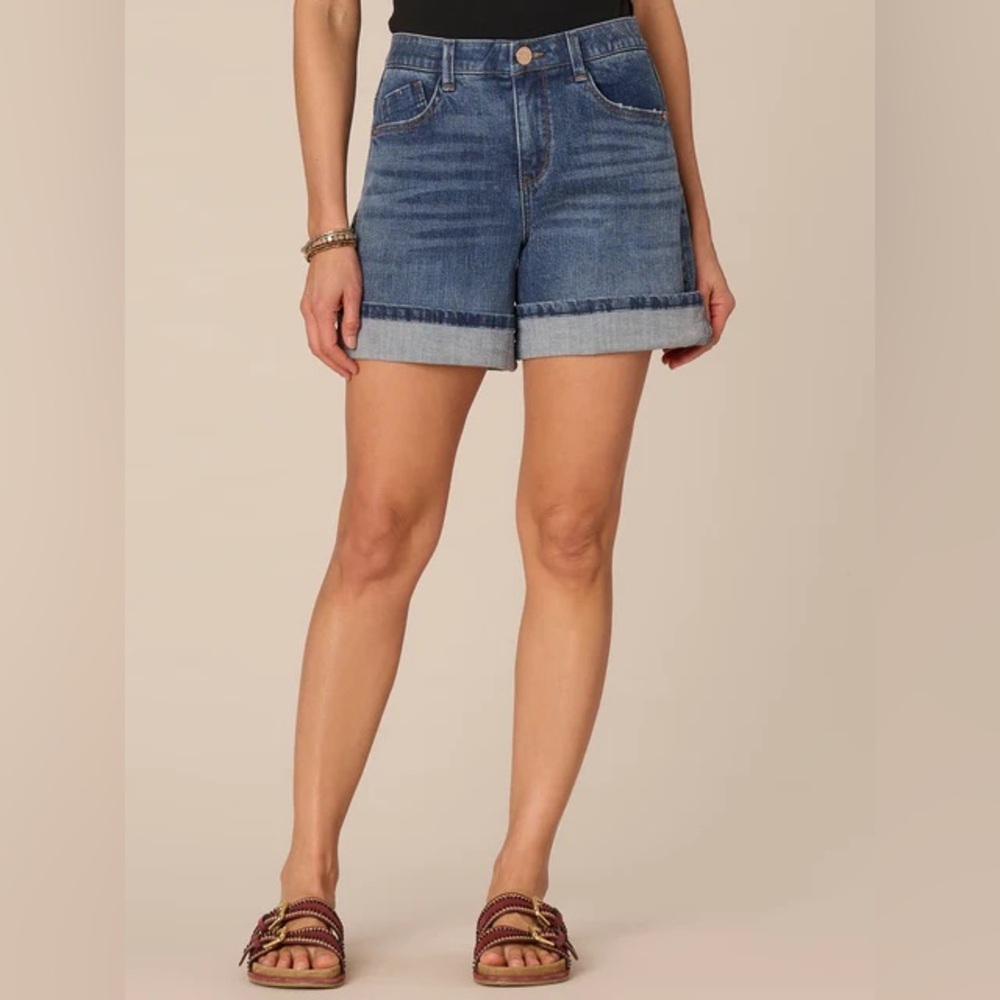 Democracy "Ab"solution High Rise Roll Cuff Shorts with Spade Back Pockets size 2